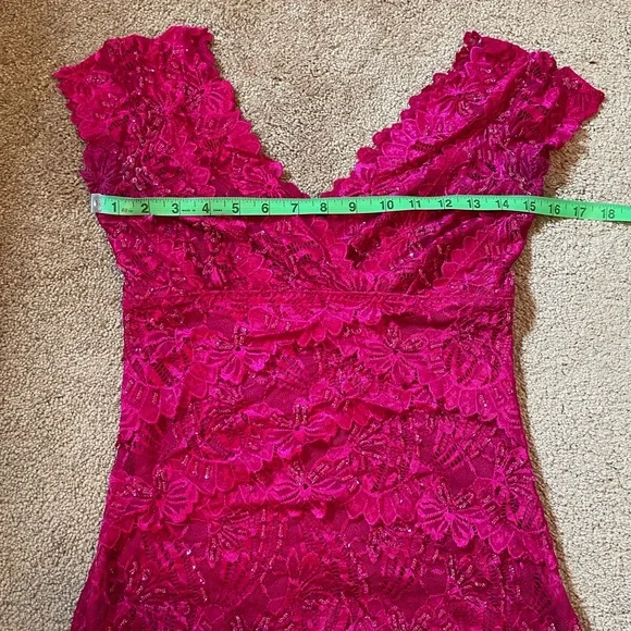 SOLD Le chateau lace top - Picture 5 of 6